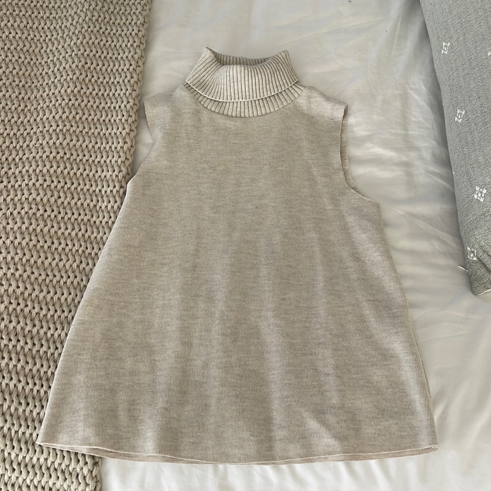 Zara sleeveless turtleneck